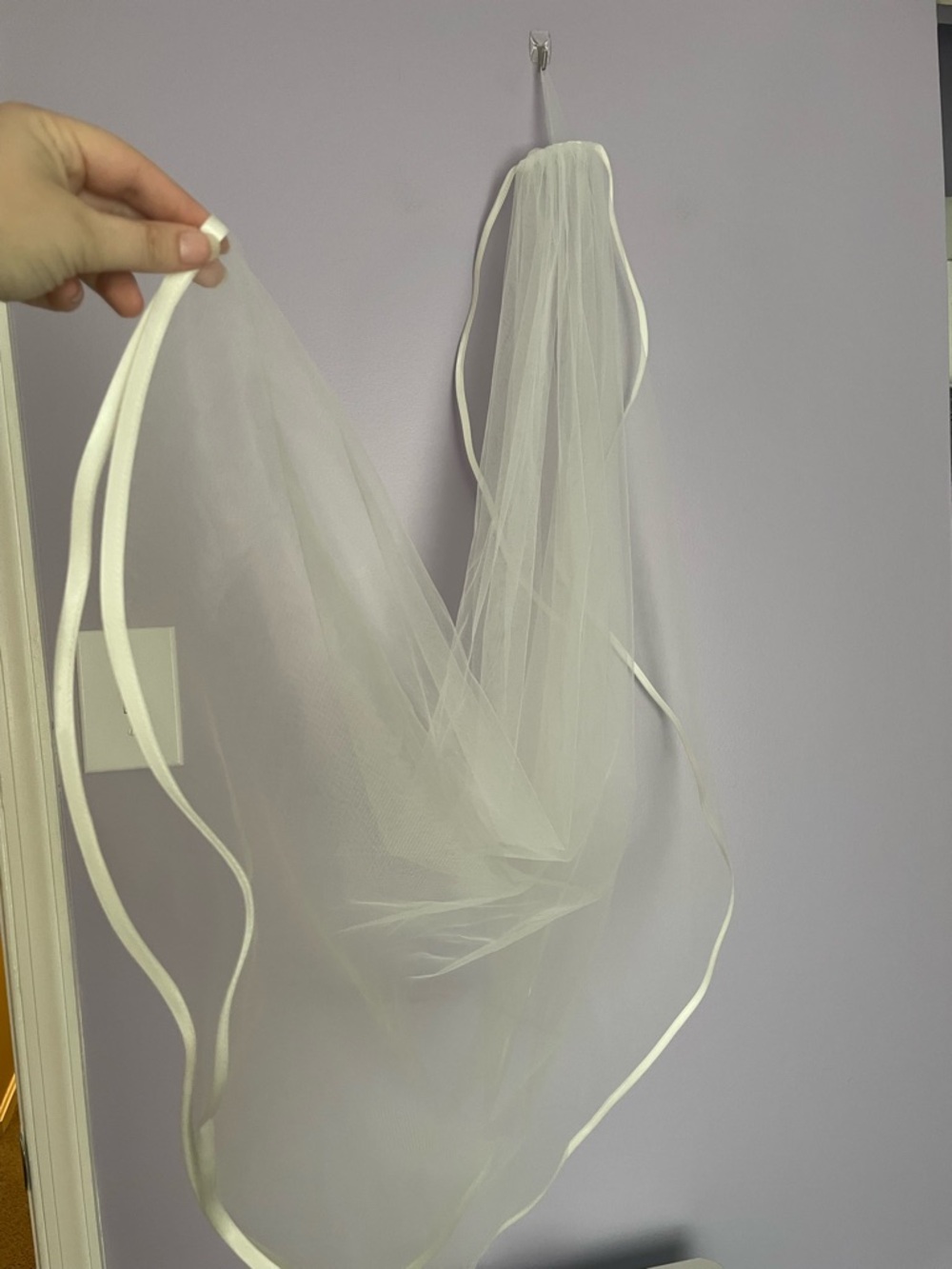 Simple White Bridal Veil with Satin Trim - Knee Legnth